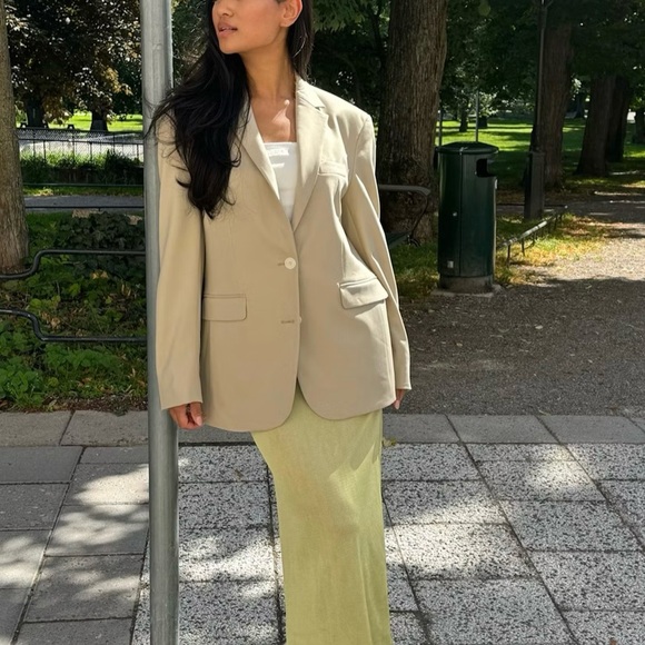 Djerf Avenue Forever Blazer in Greige - Picture 3 of 9